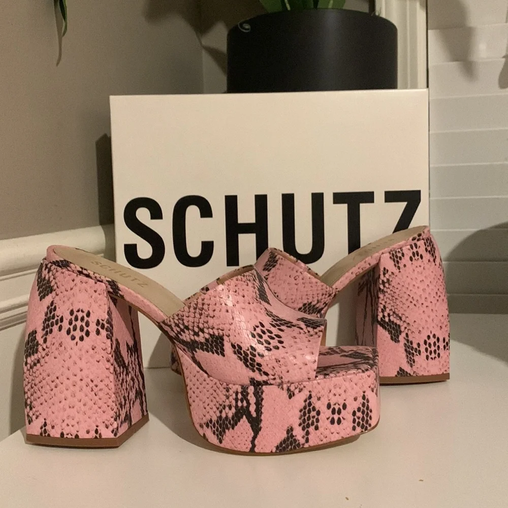 SCHUTZ bold platform